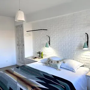 https://le-40-apartment-lisle-sur-la-sorgue.fr-provencehotel.com